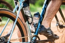 Dawn To Dusk Sideburn 6 Water Bottle Cage For Gravel And Mountain Bikes (Right) -Cycling Gear Shop H9qoIIMxMULaLybw2F4f8qnK0