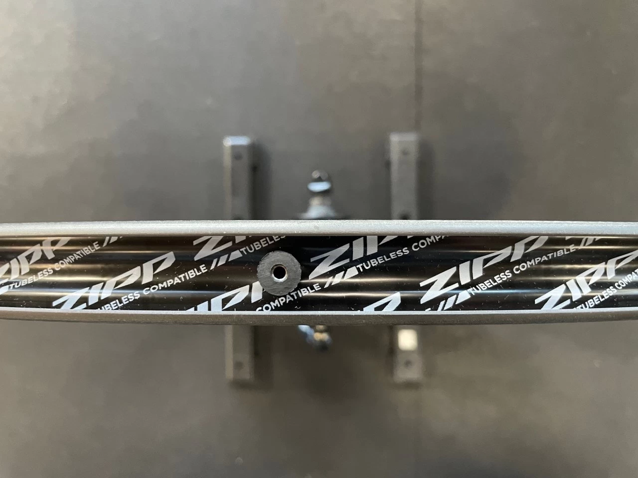 Zipp 808 Firecrest Carbon Tubeless Rim Brake Wheelset SRAM 10/11sp 5 Zipp 808 Firecrest Carbon Tubeless Rim Brake Wheelset SRAM 10/11sp - Image 3