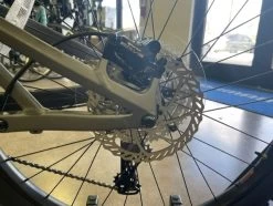 Fuji Auric 1.5 - 27.5 Shimano Deore 1 X 11 - Satin Hazy Silver 2022 -Cycling Gear Shop Waf5zk8vgnYltKEEXw9p7zOlI