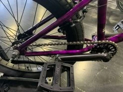 Kink Curb 20 - Glossed Smoke Fuschia 2021 -Cycling Gear Shop XiYpe5MXsQU4zk2aD1BC7zBmA