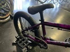 Kink Curb 20 - Glossed Smoke Fuschia 2021 -Cycling Gear Shop n4BecWY1bYWunM2cwRkQHD7ss