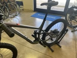 Fuji Auric 1.5 - 27.5 Shimano Deore 1 X 11 - Satin Hazy Silver 2022 -Cycling Gear Shop pnNtfuFY9mKYJO0ECJafr4Tfo